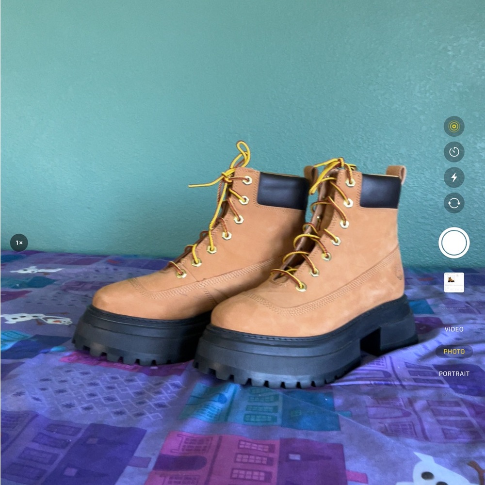 Timberland women’s boots size 8 excellent condition gently used